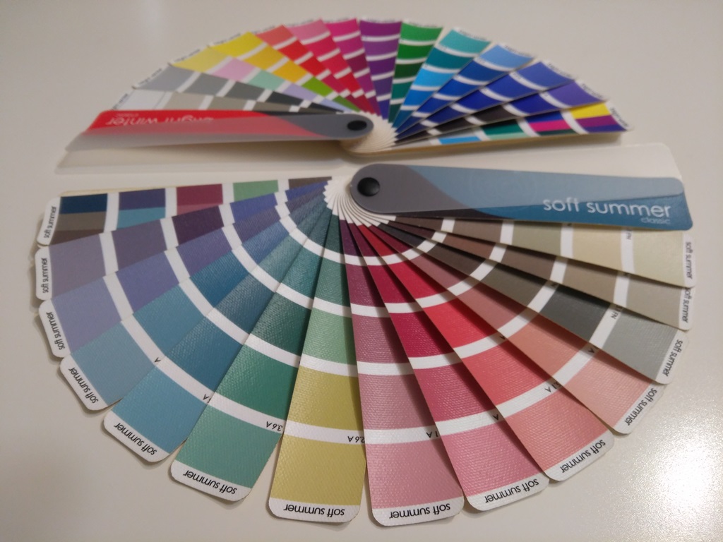 paleta kolorów, w które dobrze się ubrać na egzamin jeśli jesteś Stonowanym Latem lub Intensywną Zimą